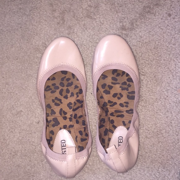 unlisted ballet flats